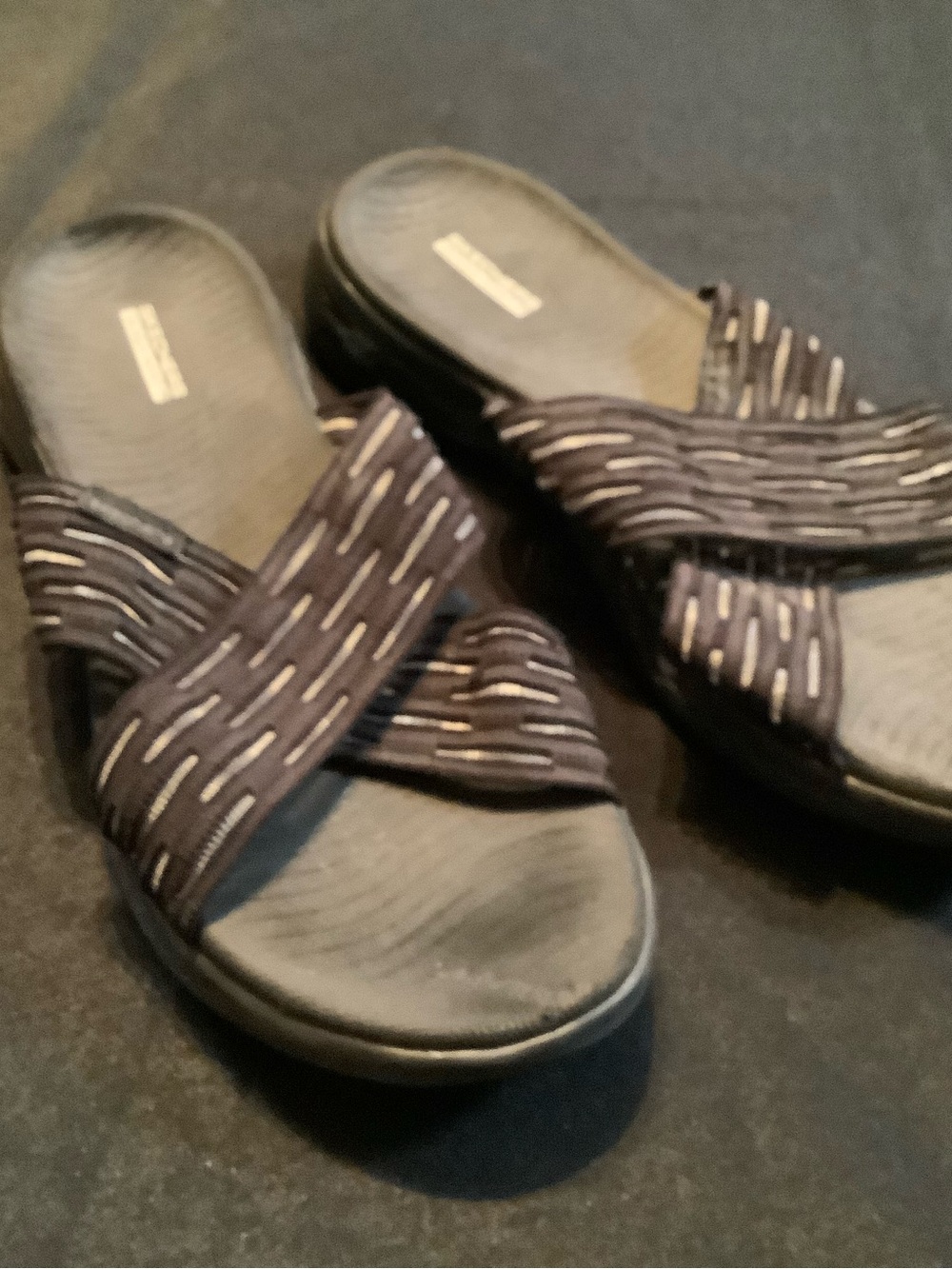 SKECHERS: Black Crossband Slide Sandal